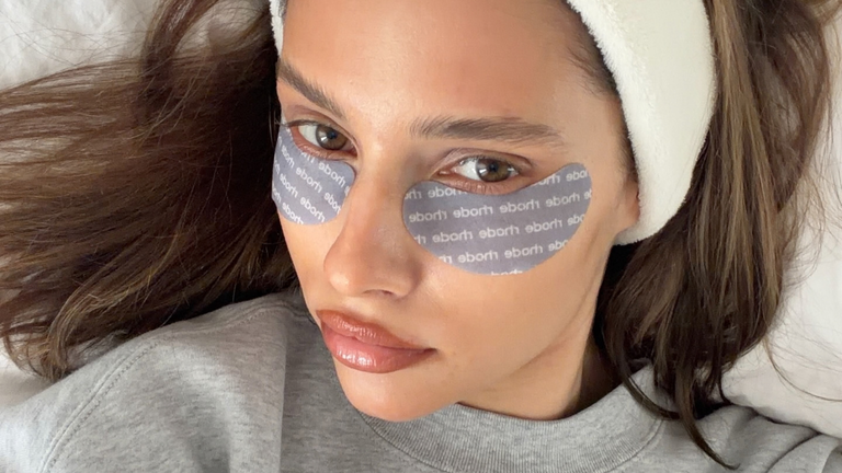 Vrouw met eye patches.