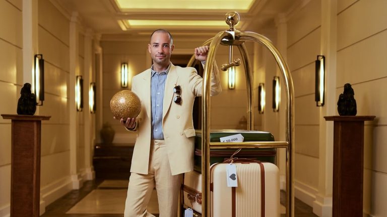 Valerio Zeno presenteert Paradise Hotel.
