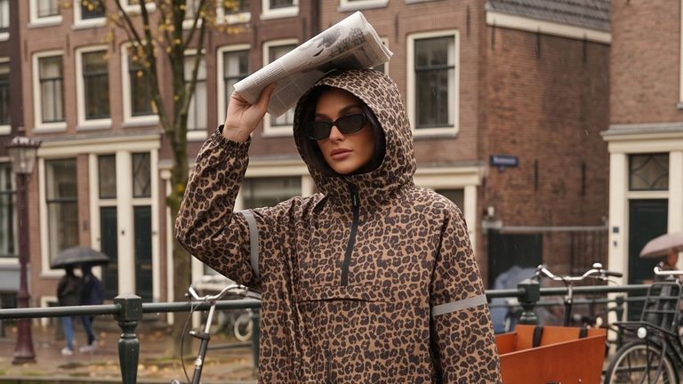 HEMA panterprint regenjas.