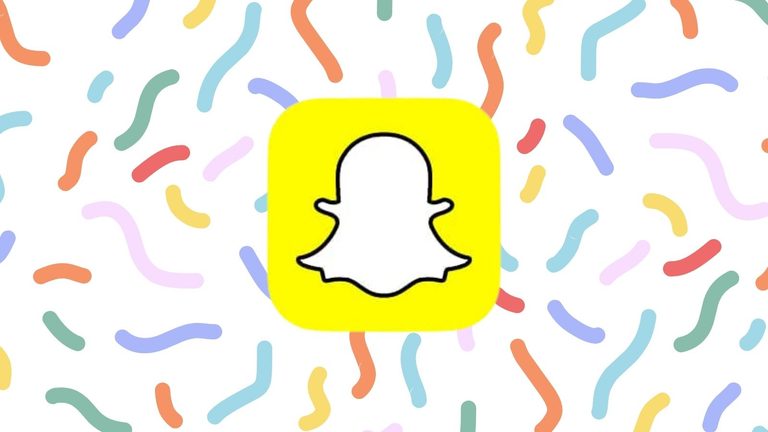 Logo van Snapchat voor een gekleurde achtergrond.