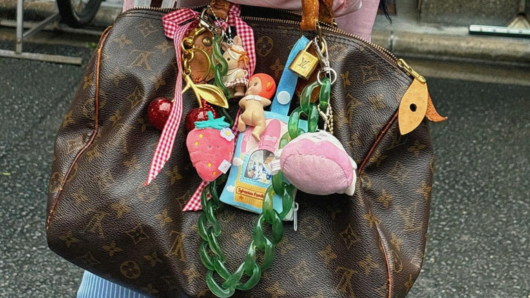tas met bag charms