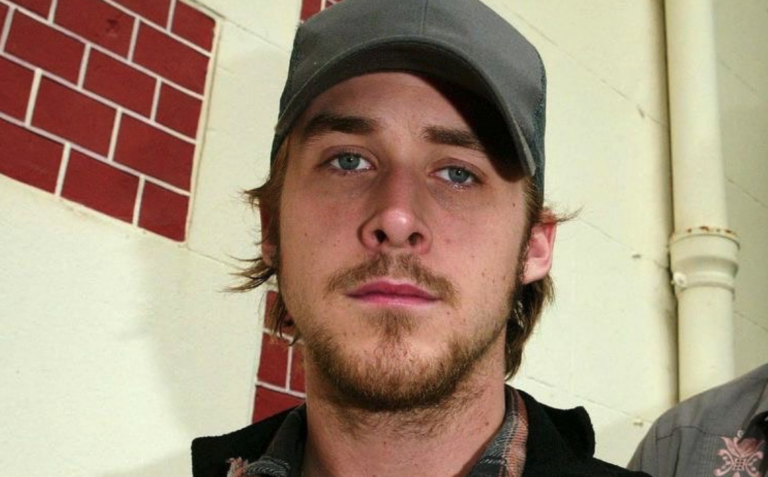 Zien! Foto van Ryan Gosling als Ken in nieuwe Barbie-film gaat viral!