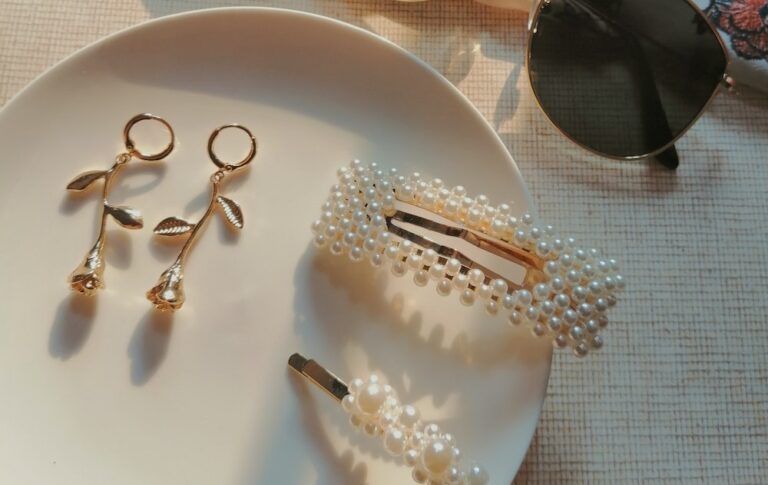 Met deze goudkleurige minimalistische sieraden ben jij good to go