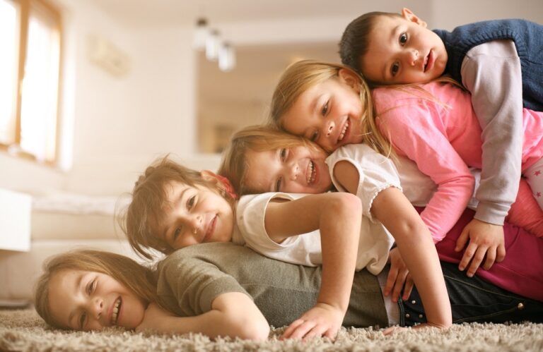 Deze 11 dingen herken je alleen als oudste zus