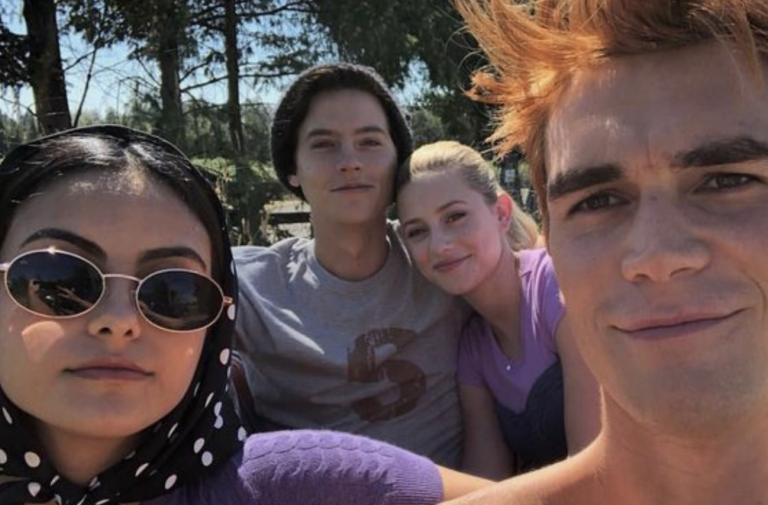 OMG! Riverdale gaat definitief stoppen na 7 seizoenen