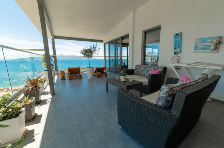 Dit luxe penthouse met uitzicht op zee huur je voor een bizar lage prijs