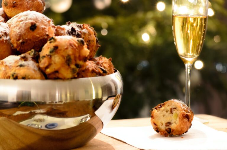 Z&oacute;veel oliebollen moet jij eten om 1 kilo aan te komen (spoiler: je kunt genoeg oliebollen eten dit jaar)