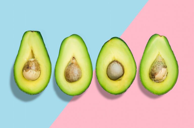 Je kunt nu zwemmen op een drijvende avocado en het is alles wat we deze zomer willen