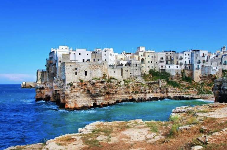 Deze Airbnb in een grot in Itali&euml; wil jij echt bezoeken!