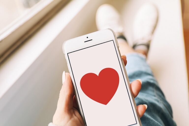Met deze datingapp bepalen je vriendinnen jouw date