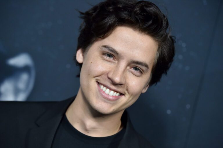 Oh no! &lsquo;Cole Sprouse heeft een nieuwe vriendin&rsquo;