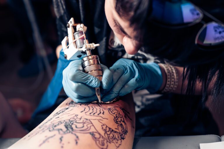 Overweeg je een tattoo? Dit zijn de 7 pijnlijkste plekken