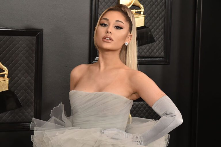 Ariana Grande haalt uit naar fans op Twitter