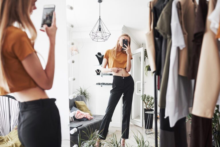 Deze minimalistische, basic items mogen niet ontbreken in jouw garderobe