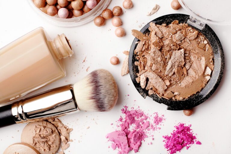 Dit zijn de drie make-up artikelen waar elk meisje mee start