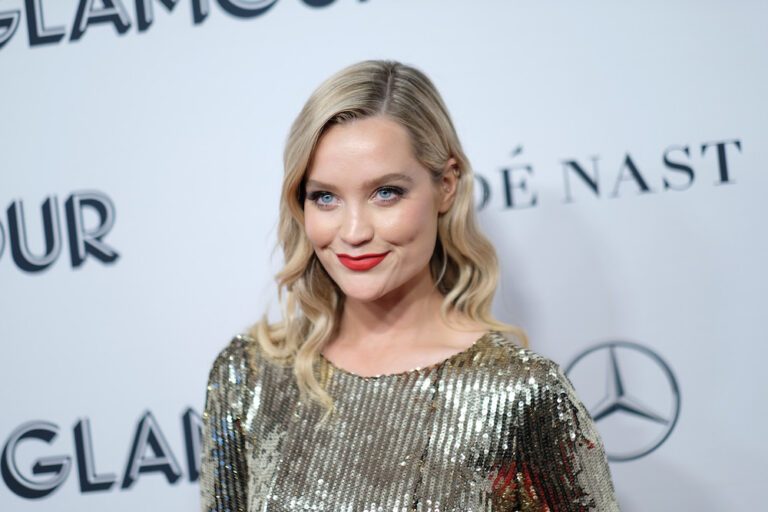 Love Island-presentatrice Laura Whitmore gaat trouwen