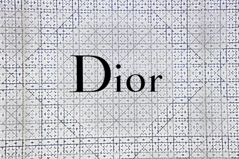 Zo kan je online danslessen volgen op het Youtube-kanaal van Dior
