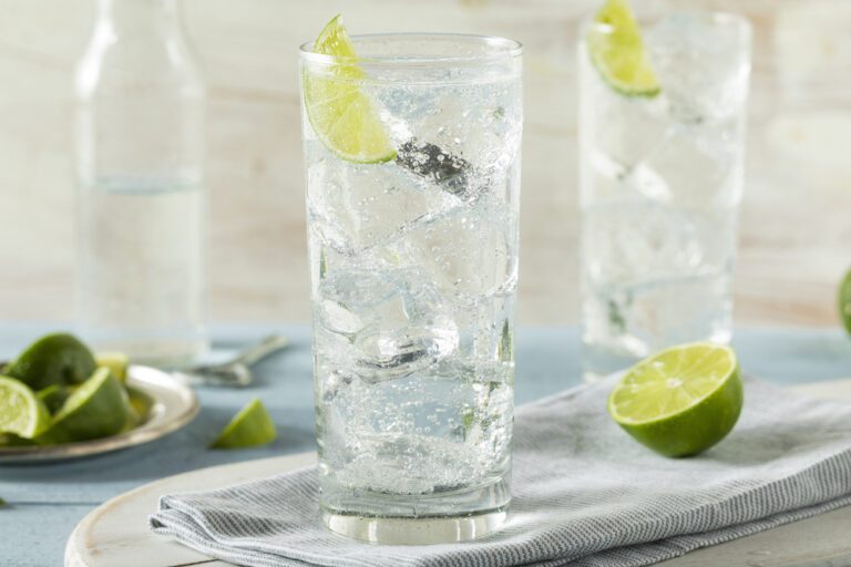 Met deze limoncello-tonic kom jij de zomer wel door