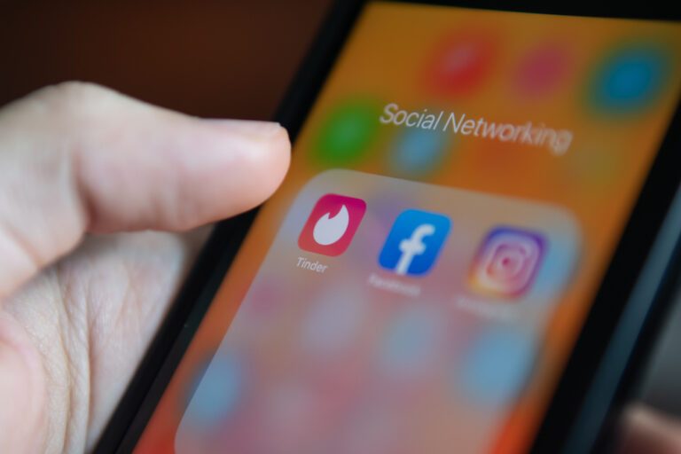 Yay! Binnenkort kan je via Tinder videobellen