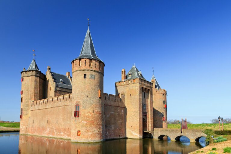 Je kunt nu op romantische sleepover in dit prachtige kasteel