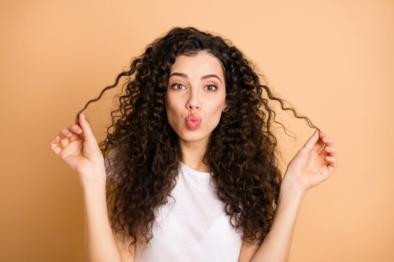 Last van pluizende krullen? Zo kom je er vanaf