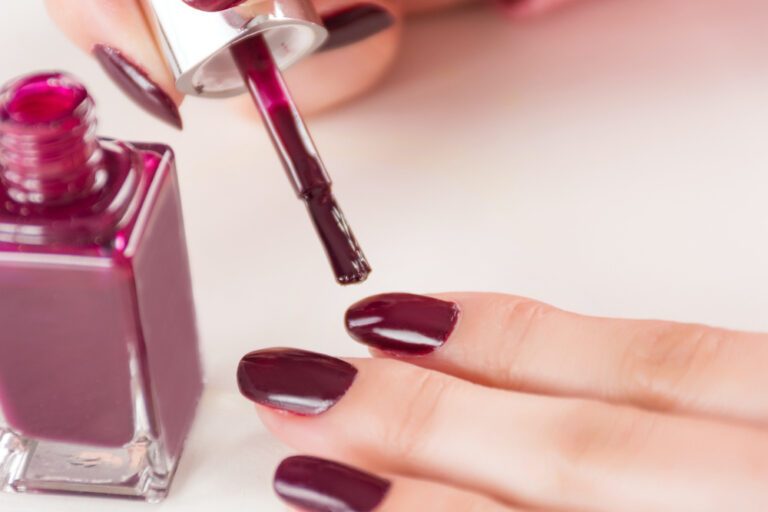 7 herkenbare struggles tijdens het lakken van je nagels