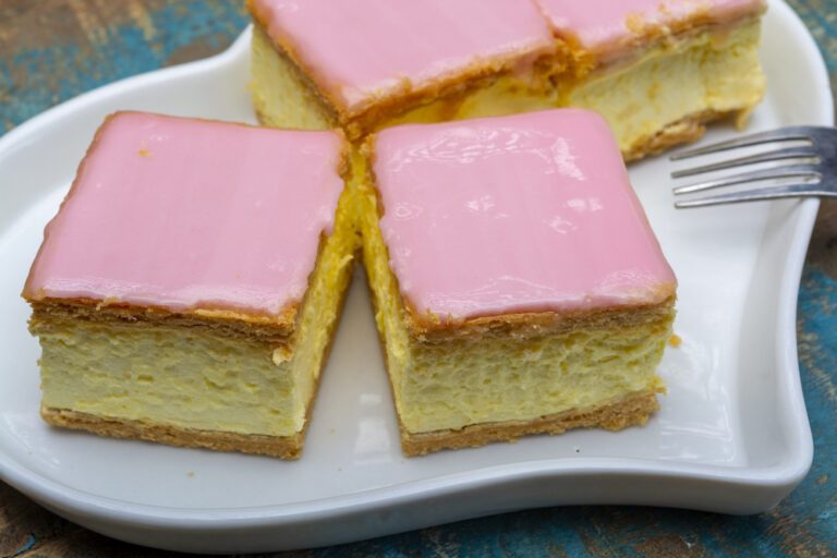 Wil je proberen: dit is h&eacute;t recept voor tompouce taart