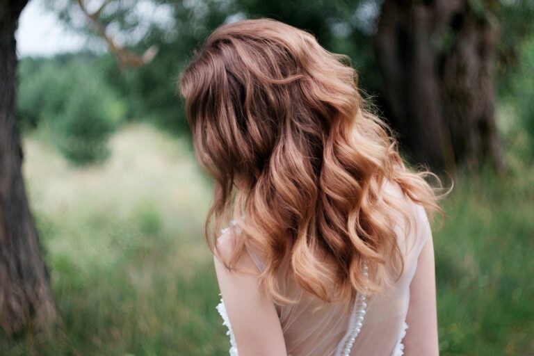 Deze TikTok hack om haar te krullen gaat viral (en is absoluut geen aanrader om thuis te proberen)