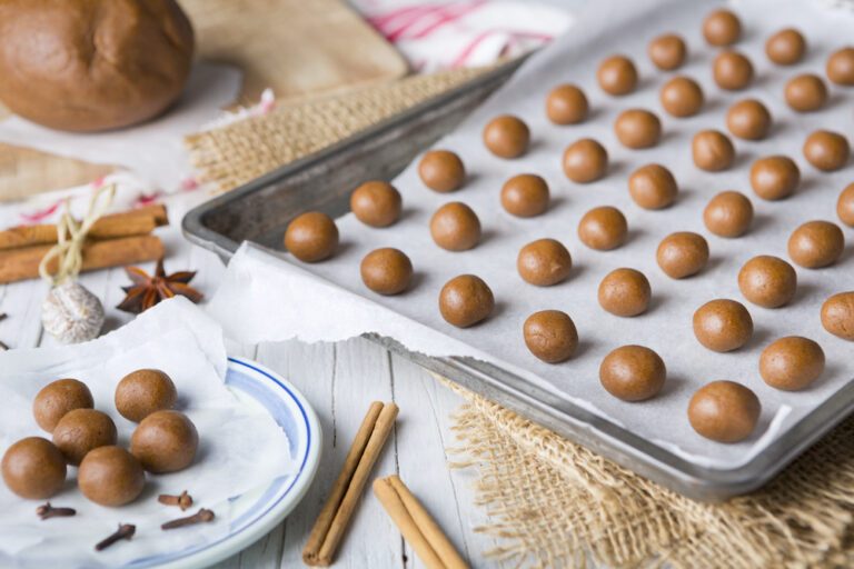 Zelf pepernoten bakken: z&oacute; maak je ze het lekkerst