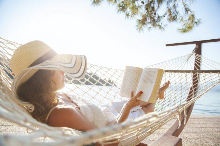 8 boeken om met je hoofd op vakantie te gaan
