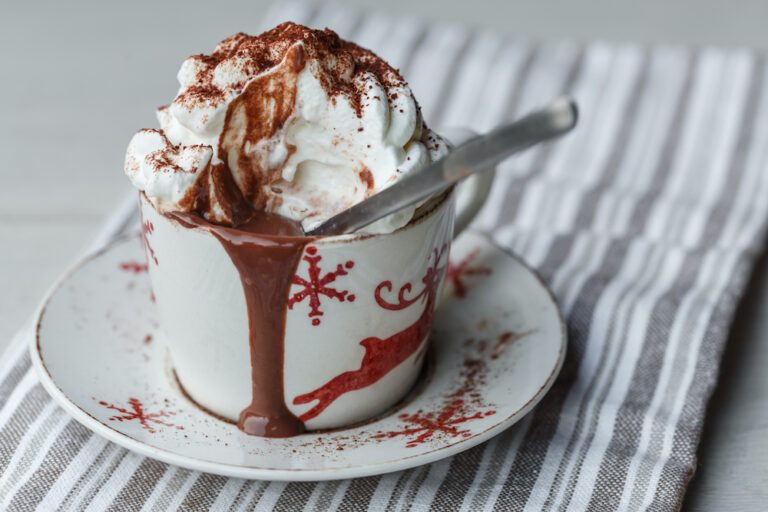 Recept: deze (makkelijk te maken) rode wijn chocolademelk moet je proeven
