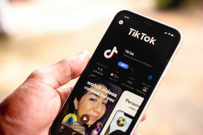 Wow! Deze 5 TikTokkers zijn echte celeb look a likes
