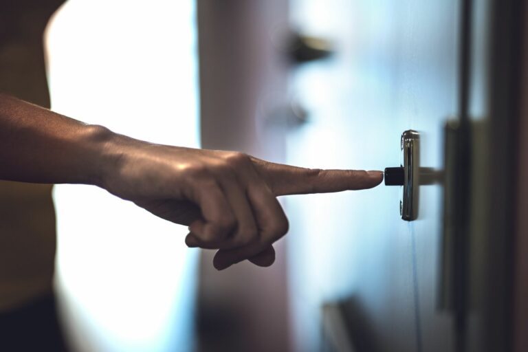VIDEO: Bonje met de buren loopt uit de hand &ldquo;Ik kan het niet meer!&rdquo;