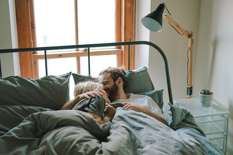 Science says: slapen met je lover is goed voor je gezondheid