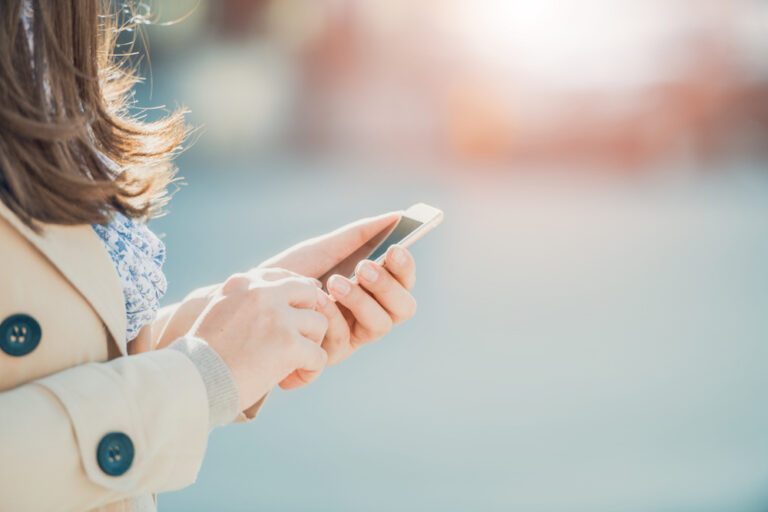 Deze 7 dingen moet je nooit via Whatsapp vertellen aan je vriendin