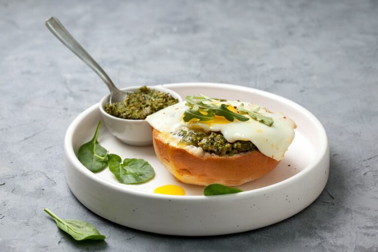 TikTok-recept: een lekker ontbijtje met deze pesto eieren