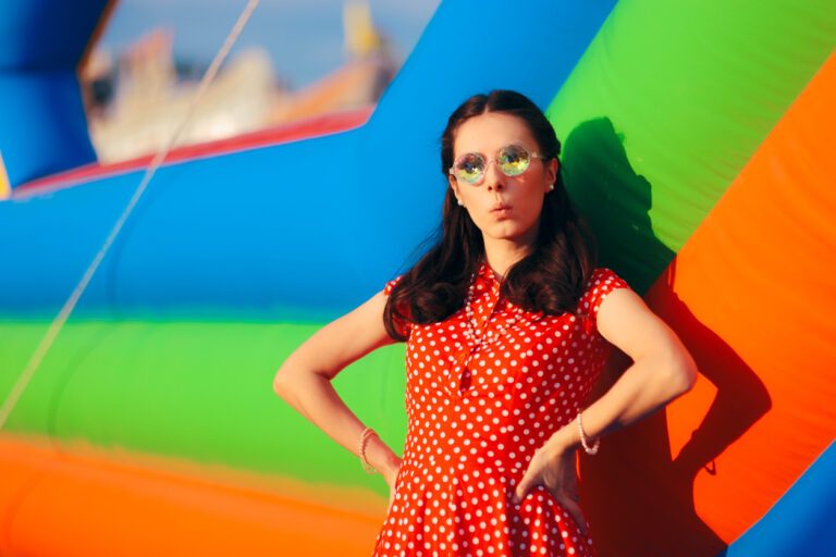 OMG: op dit zomerse festival in Belgi&euml; kun je springen &eacute;n dansen op 50 springkussens