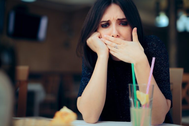 Lisanne heeft misofonie: &ldquo;Ik word extreem misselijk van smak- en slikgeluiden&rdquo;