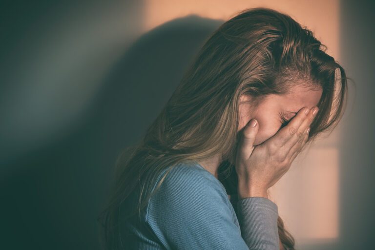 &ldquo;Mijn vriendin pleegde zelfmoord omdat ze jaloers op me was&rdquo;