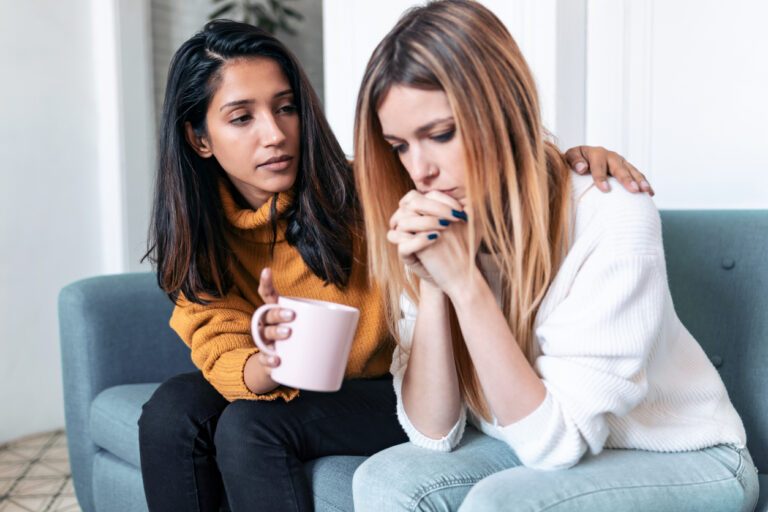 Tips om een vriendin door de break-up heen te loodsen