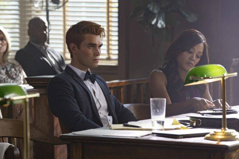 ZIEN: KJ Apa uit de Netflix-serie Riverdale is in het geheim getrouwd