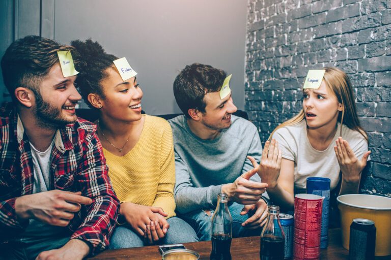 8 x de leukste spellen voor een avondje met de meiden