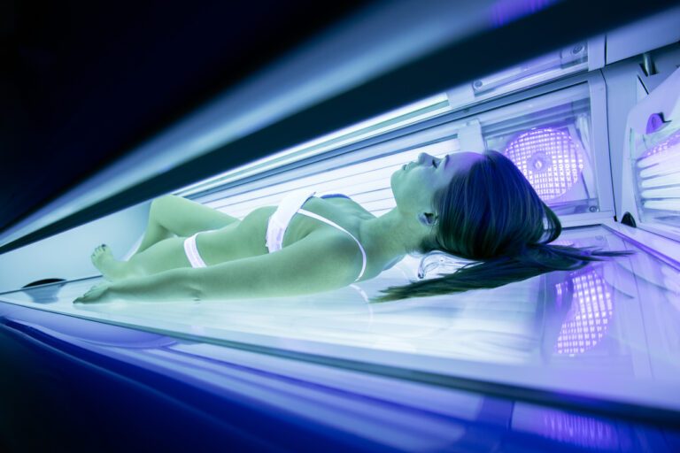 Onder de zonnebank gaan: waarom dit zo slecht voor je is