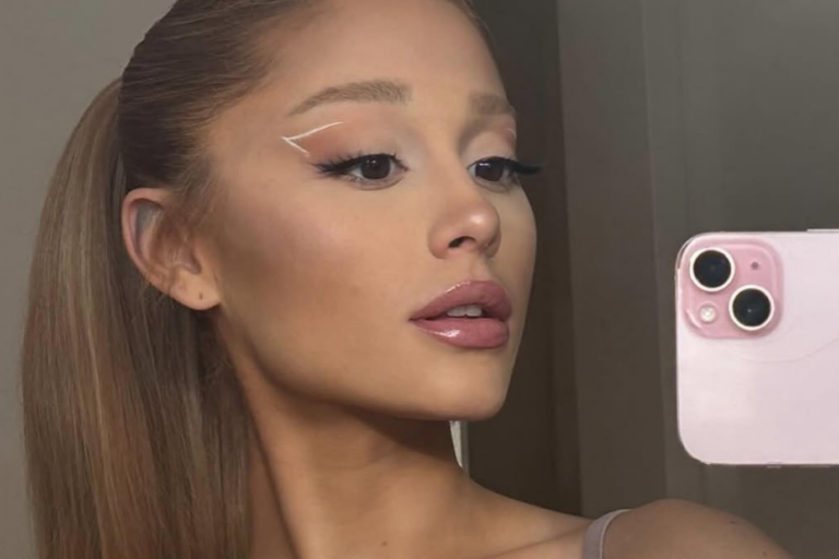 Spiegelfoto van Ariana Grande.