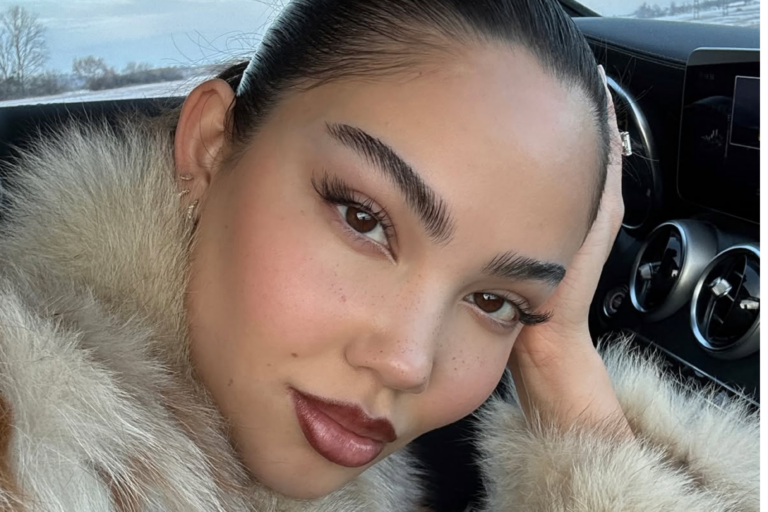 Amanda Khamkaew Gidekull in auto
