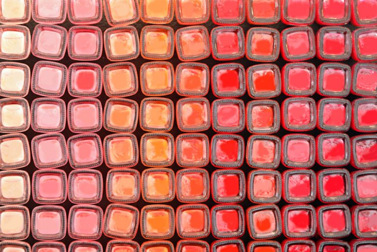 Deze nagellakkleuren gaan we overal zien deze zomer