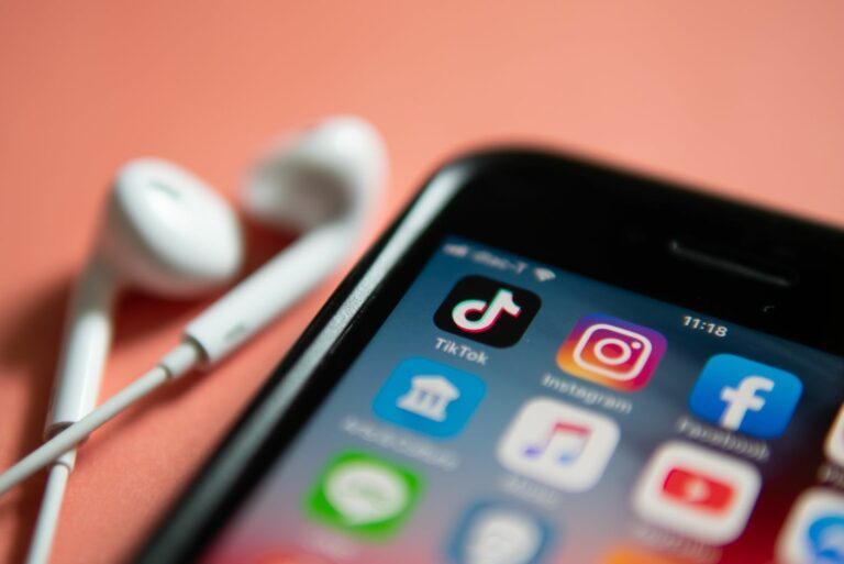 Zoveel verdienen de Love Island UK-sterren aan TikTok