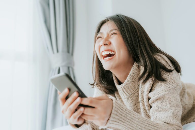Super chill! Deze app bedenkt berichtjes om&nbsp;naar&nbsp;je matches te sturen