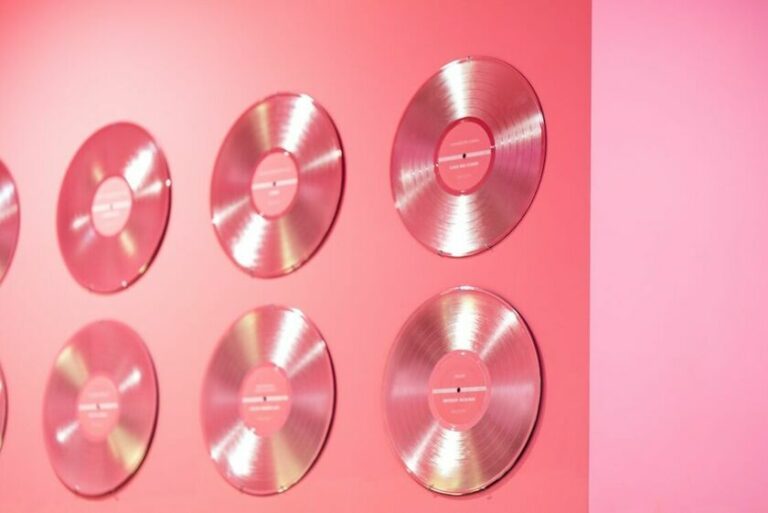New music friday: Bizzey heeft een foute club tune en Romy Monteiro brengt een nieuw nummer uit