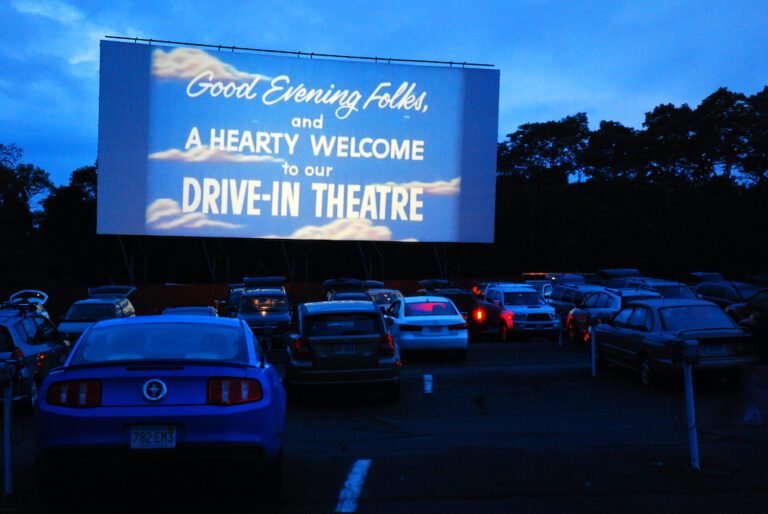 Vergeet de bioscoop: deze zomer geniet je bij deze drive-in-bioscoop van de mooiste films